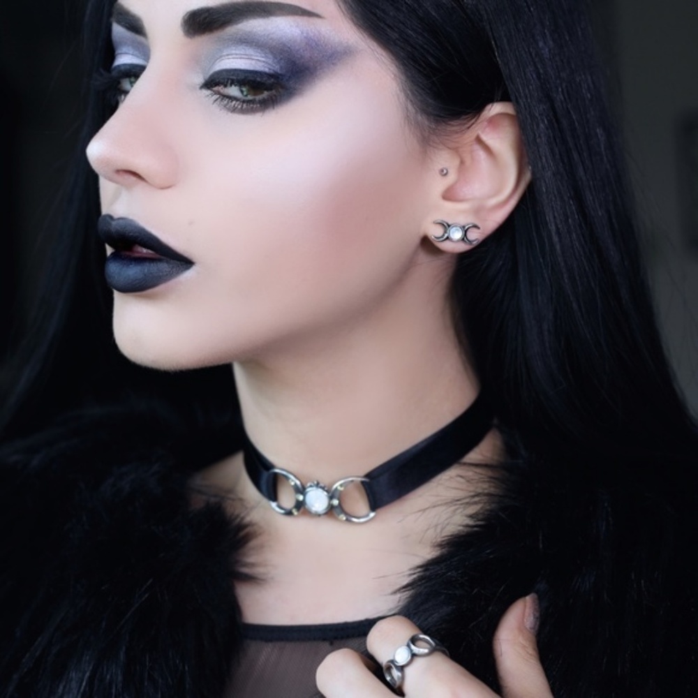 Triple Moon Goddess Velvet Choker Alchemy Gothic Mother of Pearl Swarovski UK - Picture 2 of 3